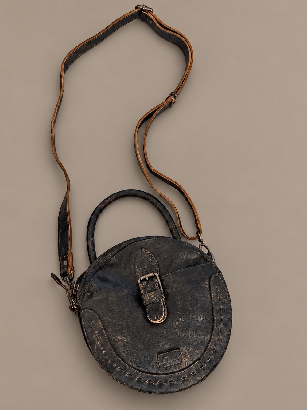 Bed|Stü Arenfield Black Lux Distressed Leather Crossbody Bag